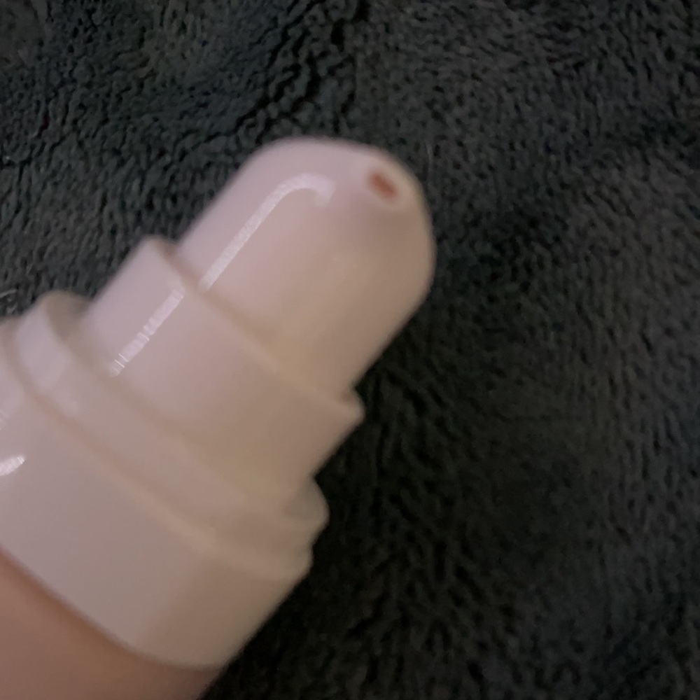 Fenty 105 Pro Filt’r Soft Matte Longwear Liquid Foundation - Picture 4 of 5